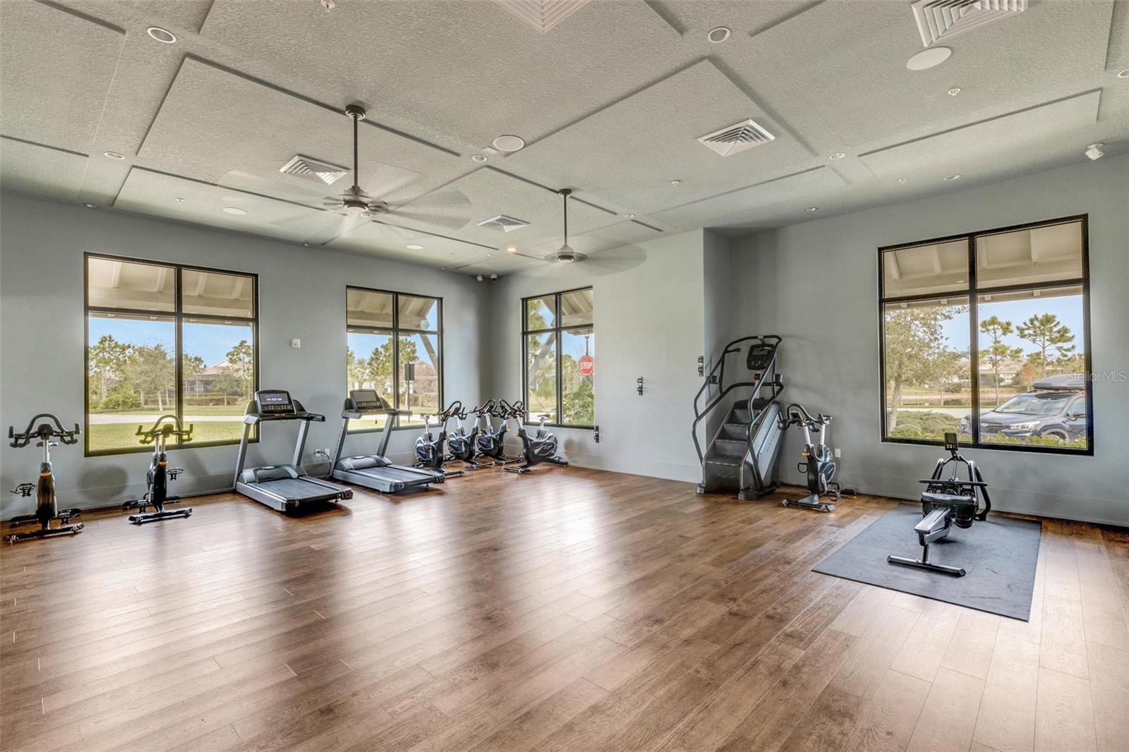 LAKEHOUSE COVE/WATERSIDE PH 1 - Residential