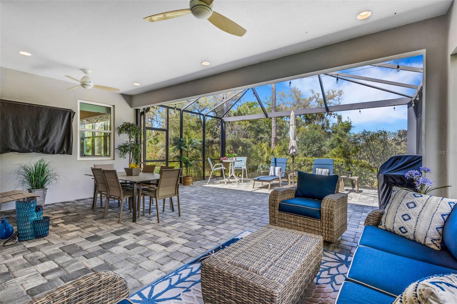 LAKEHOUSE COVE/WATERSIDE PH 1 - Residential