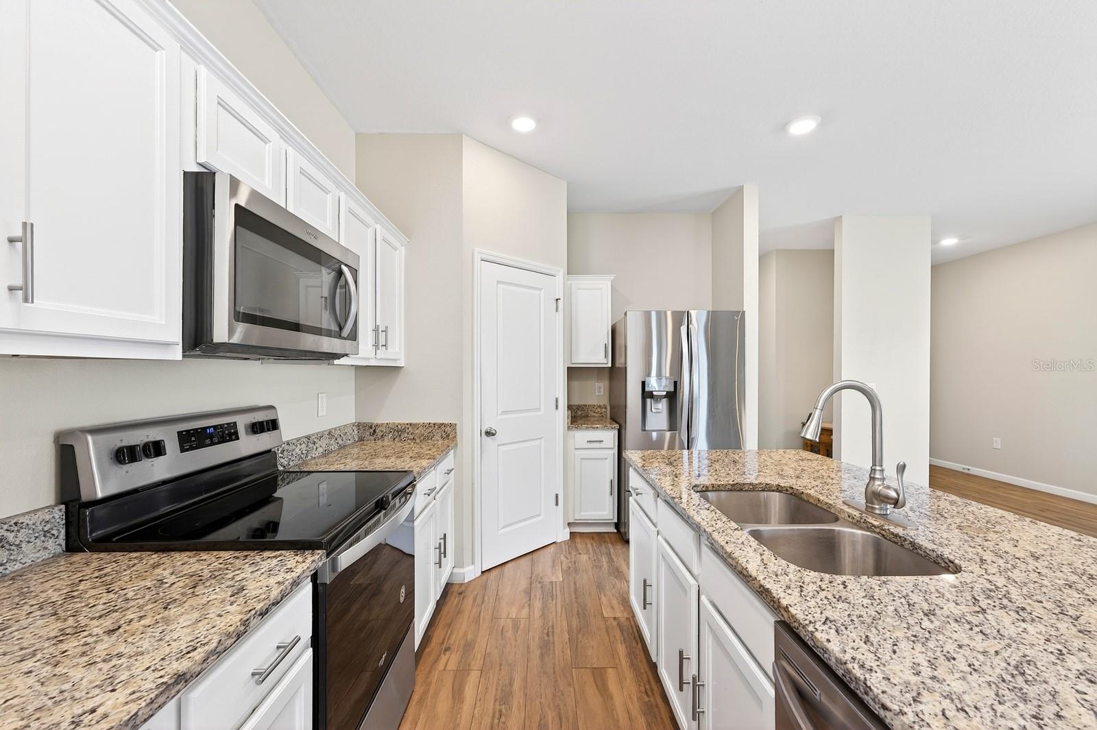 FERNANDA PLACE PH 1 - Residential