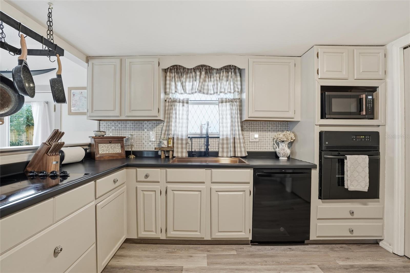 OCEAN OAKS - Residential