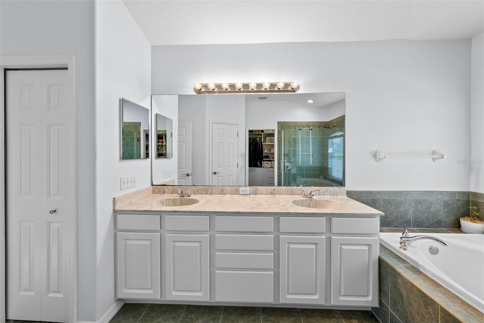 HARBOR GROVE - Residential