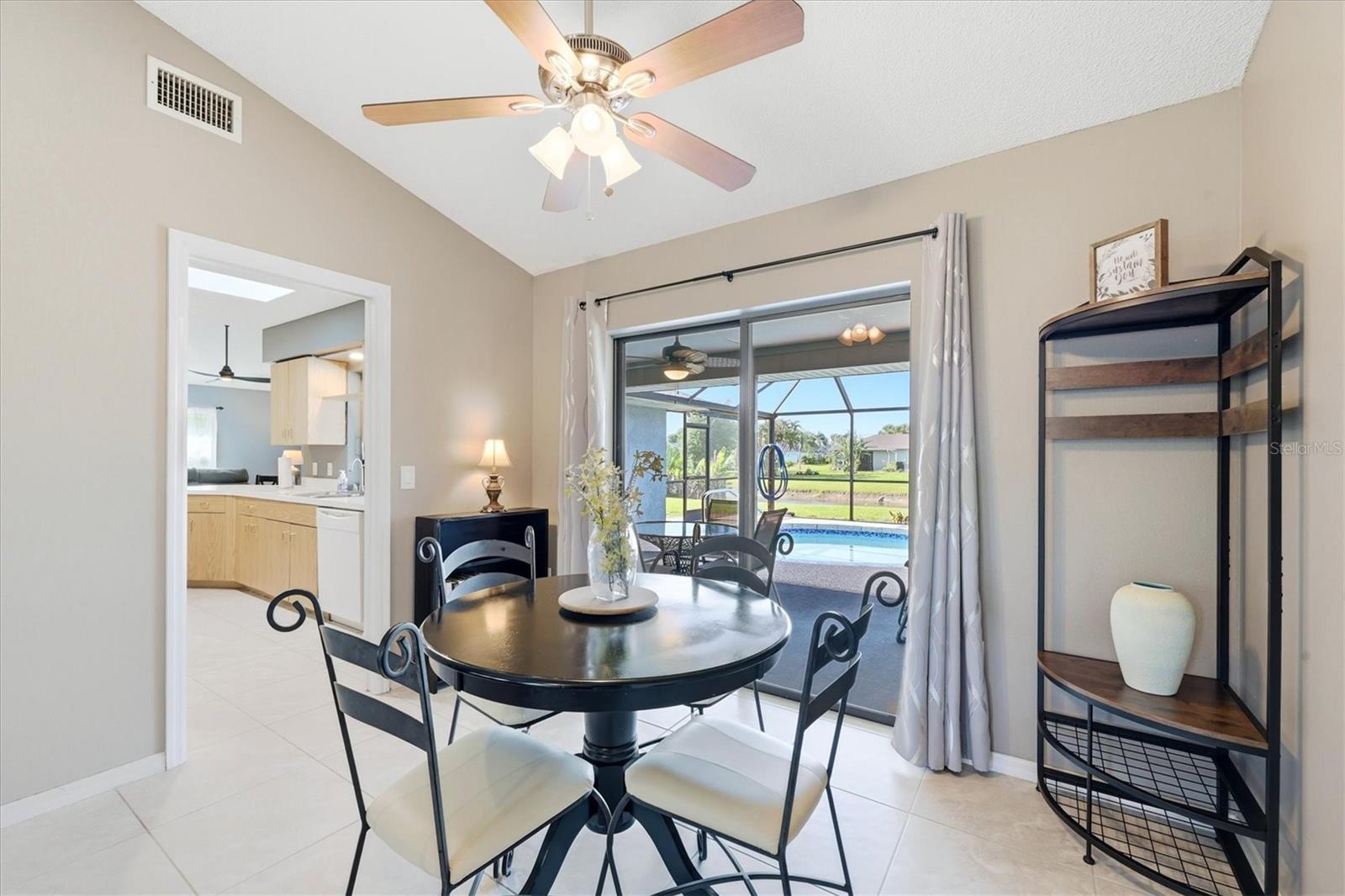 ROTONDA PEBBLE BEACH - Residential