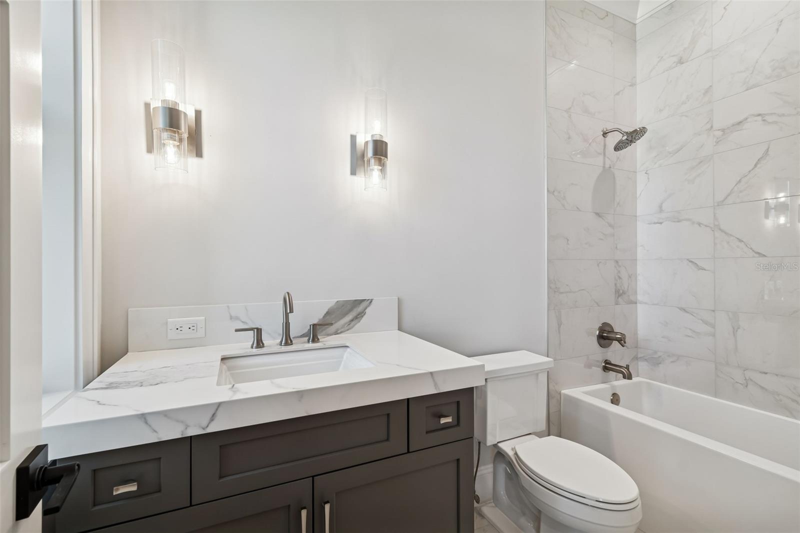 SUNSET PARK ISLES UN #1 - Residential