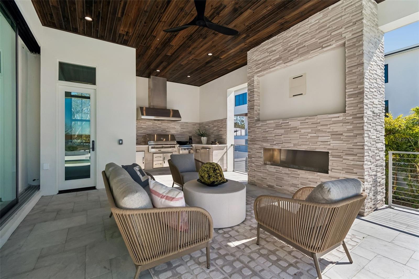 SUNSET PARK ISLES UN #1 - Residential