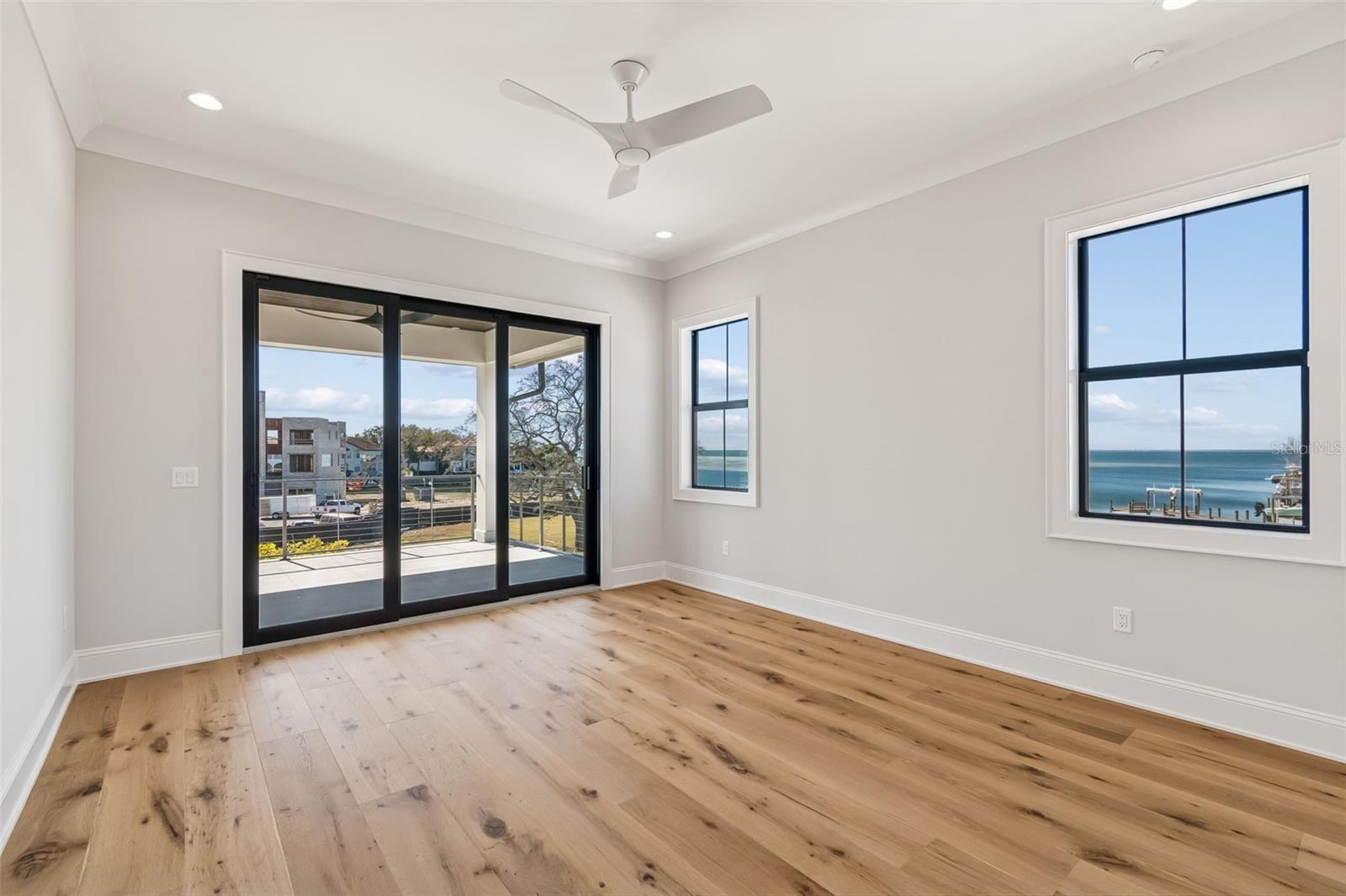 SUNSET PARK ISLES UN #1 - Residential