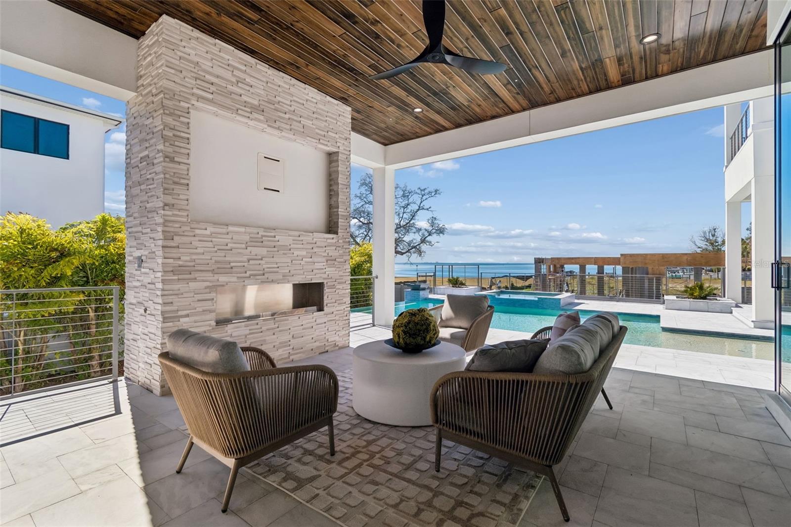 SUNSET PARK ISLES UN #1 - Residential