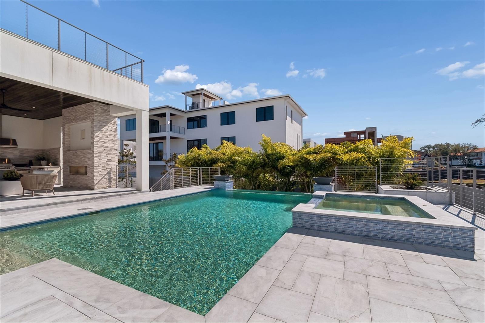 SUNSET PARK ISLES UN #1 - Residential