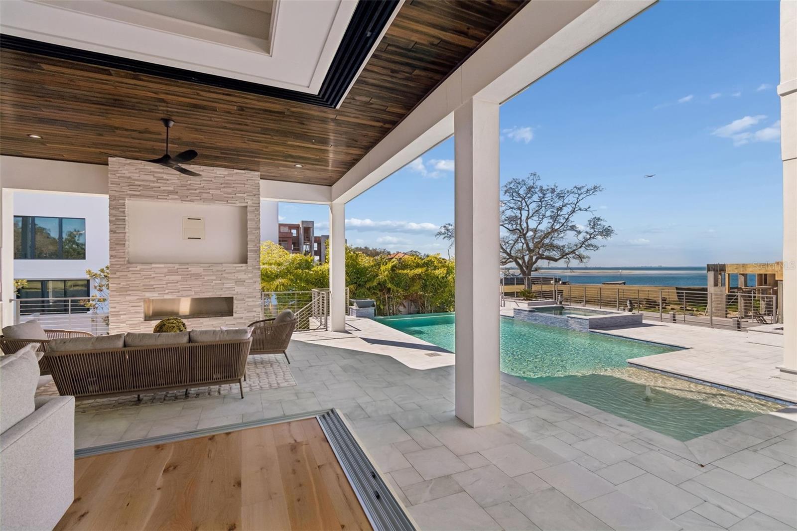 SUNSET PARK ISLES UN #1 - Residential