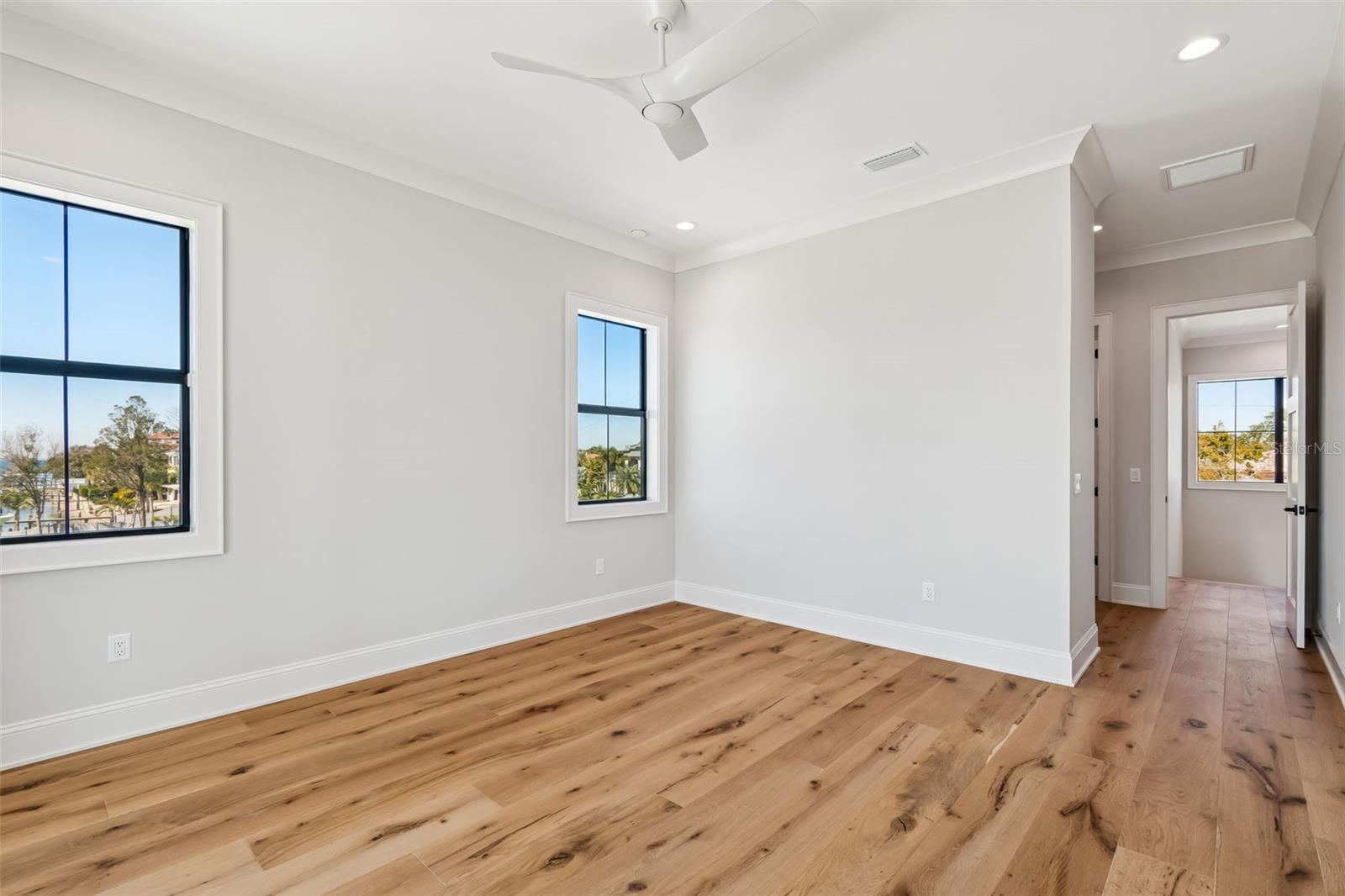 SUNSET PARK ISLES UN #1 - Residential