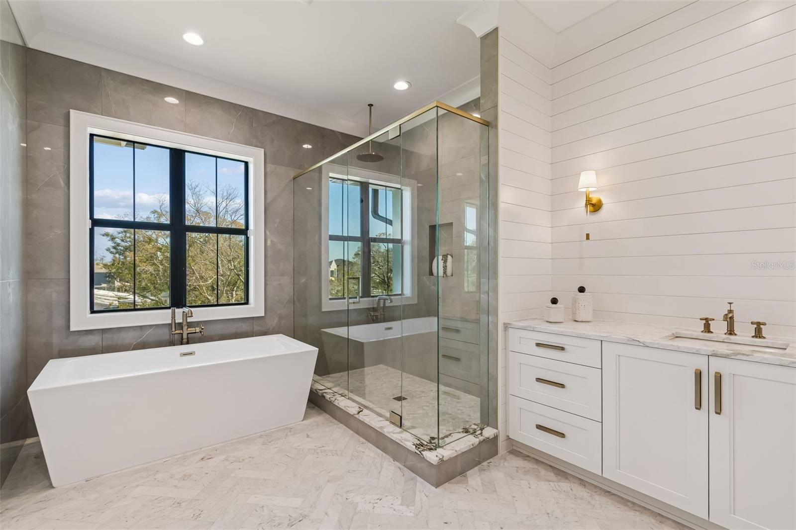 SUNSET PARK ISLES UN #1 - Residential