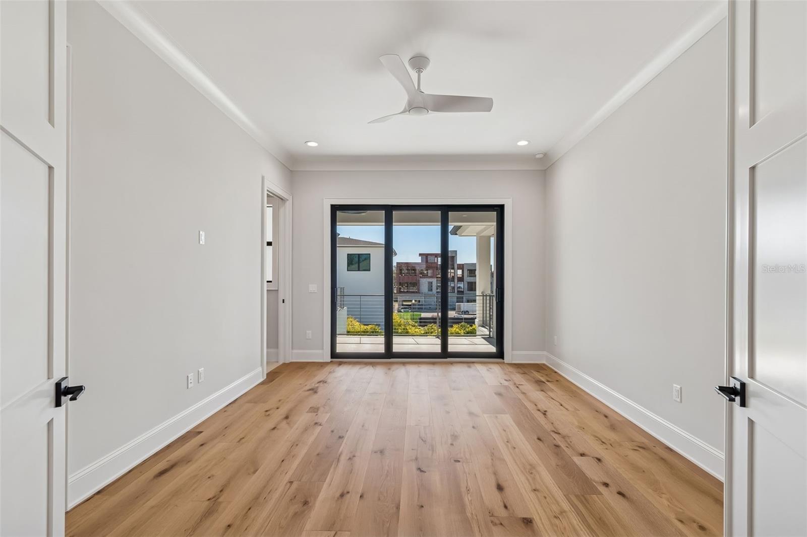 SUNSET PARK ISLES UN #1 - Residential