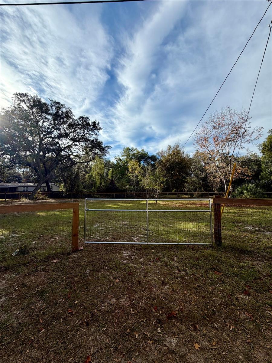 OCKLAWAHA RIVER ESTATE - Land