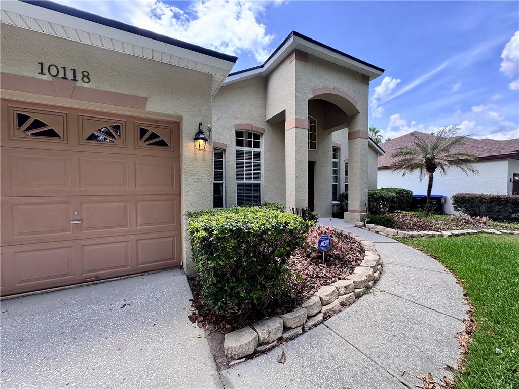 Photo of 10118 Shortwood Lane, Orlando, FL 32836 (MLS # O6412630)