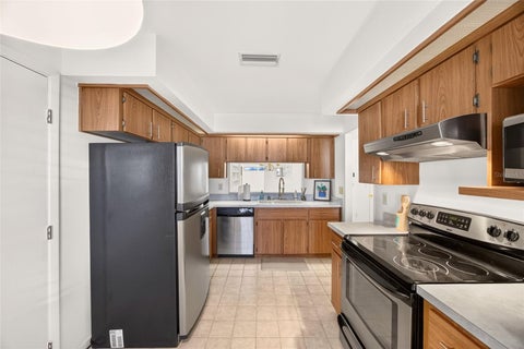 Tiny photo for 2013 SE 37th Court Circle, Ocala, FL 34471 (MLS # OM734572)