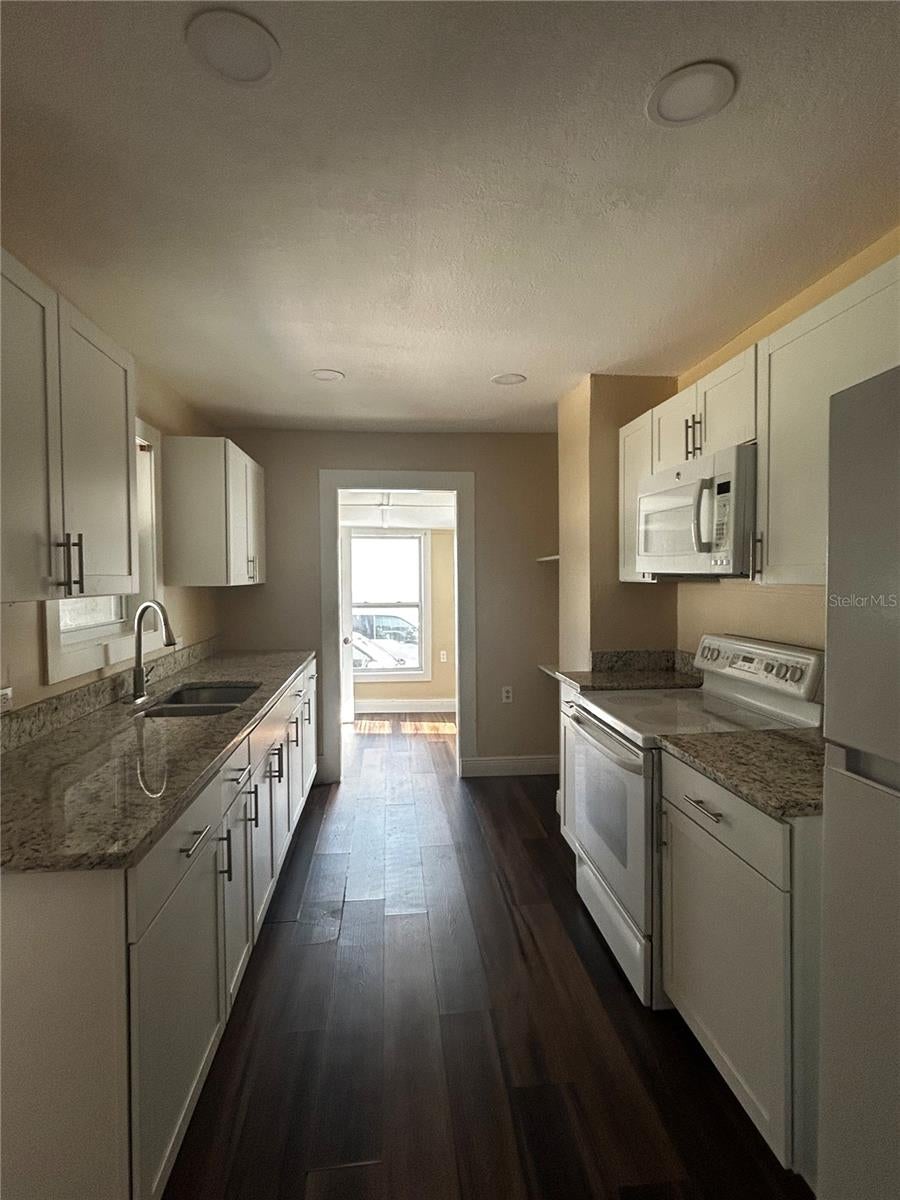 400 S 6TH STREET