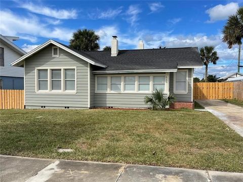 A home in DAYTONA BEACH