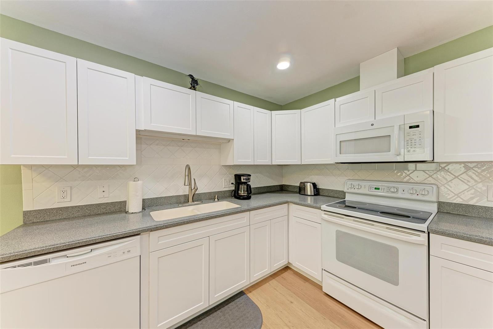 HOURGLASS LAKES PH 1 - Residential