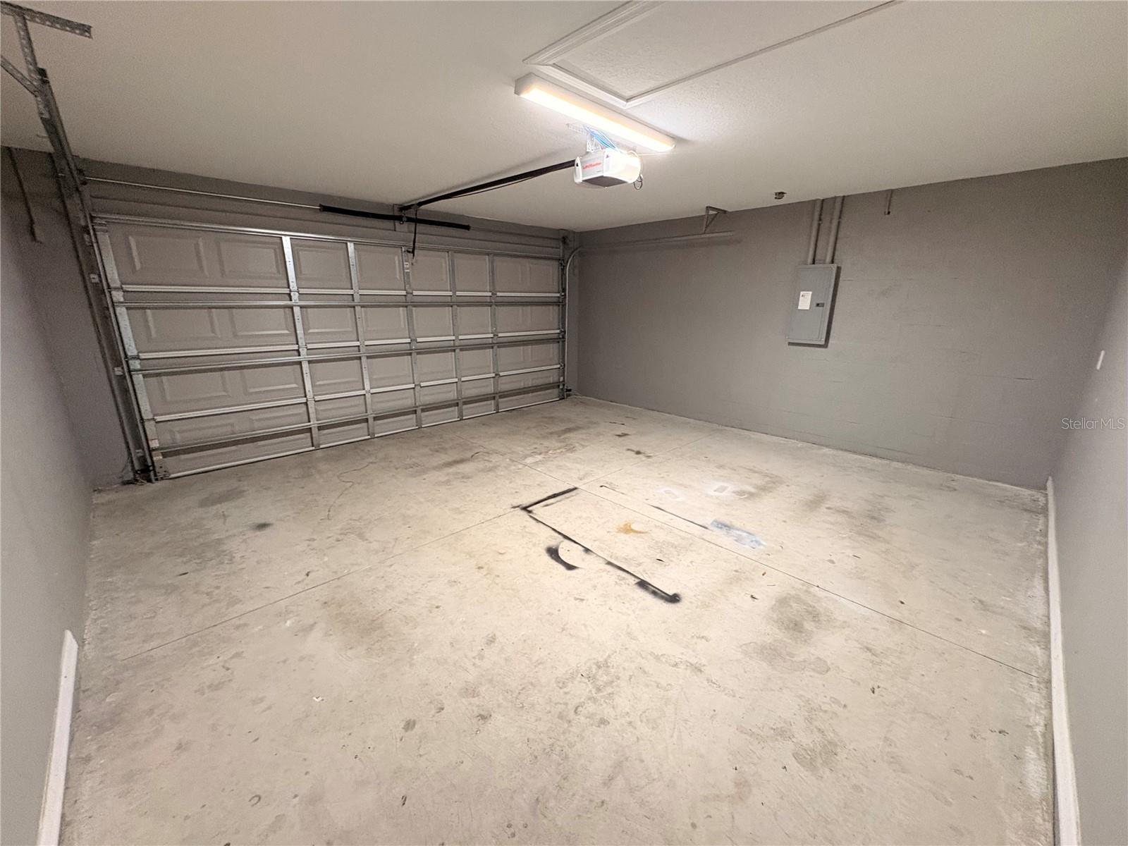 SILVER SPRINGS SHORES - Residential