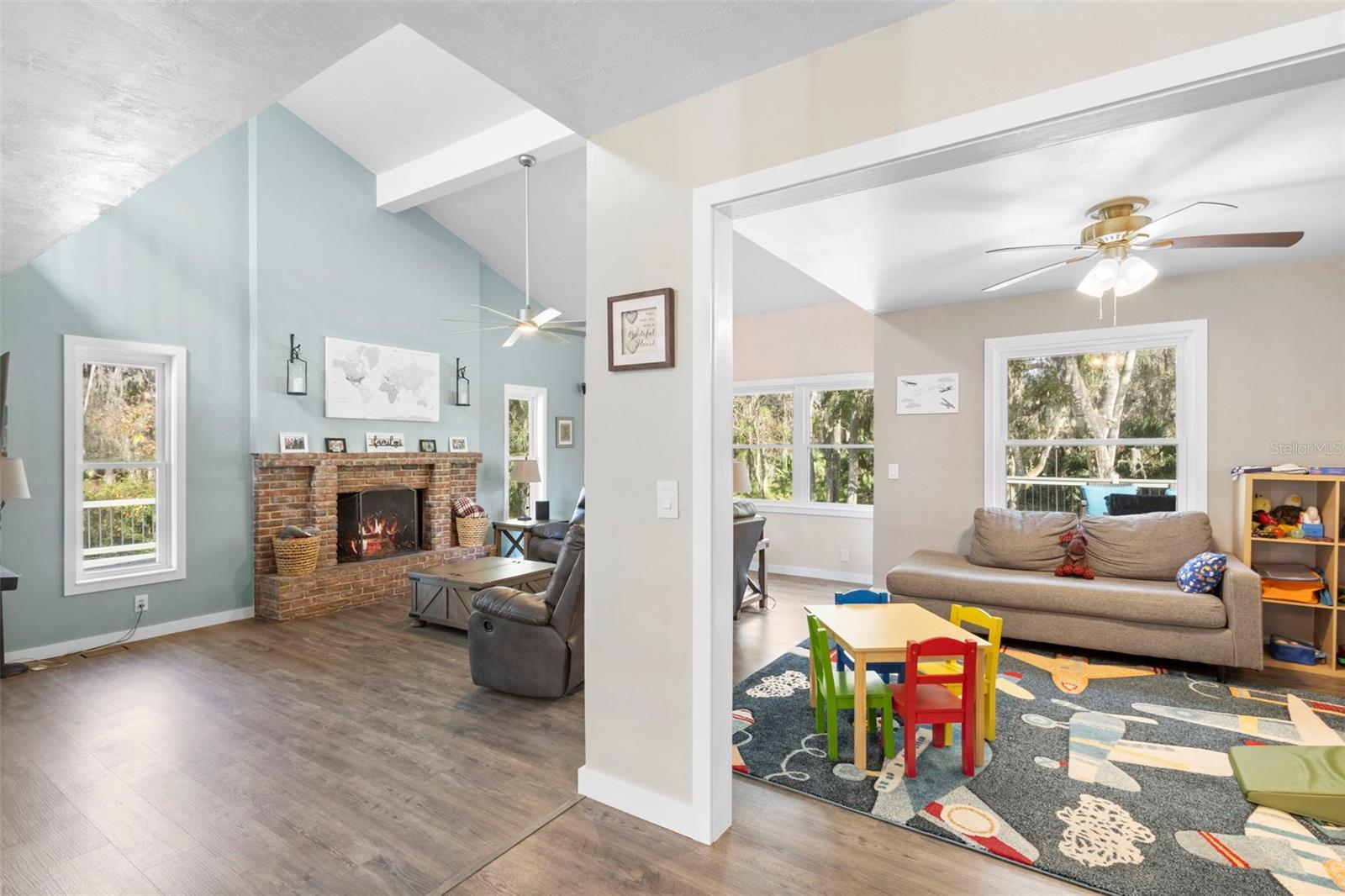 385 E COUNTRY CIRCLE DRIVE