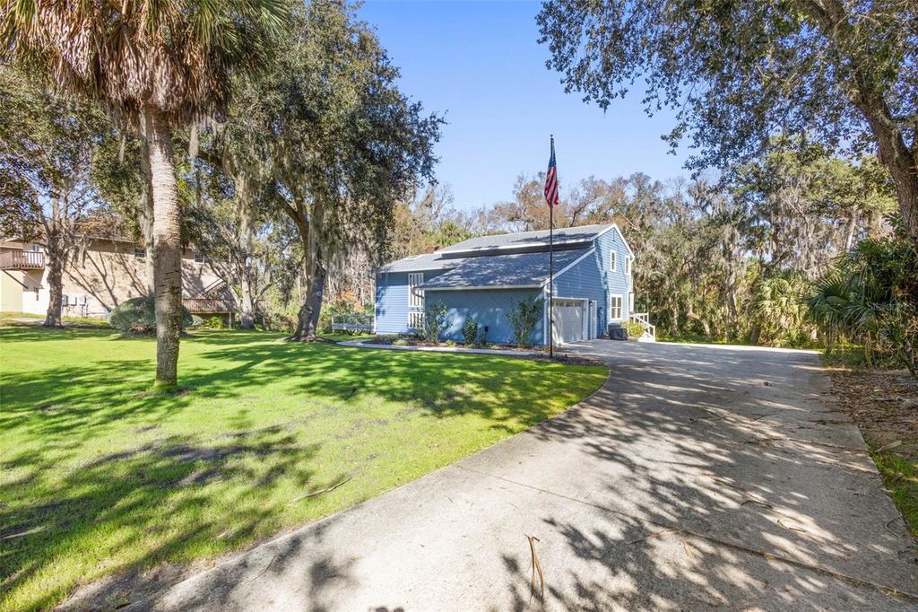 Photo of 385 E Country Circle Drive, Port Orange, FL 32128 (MLS # V4946777)