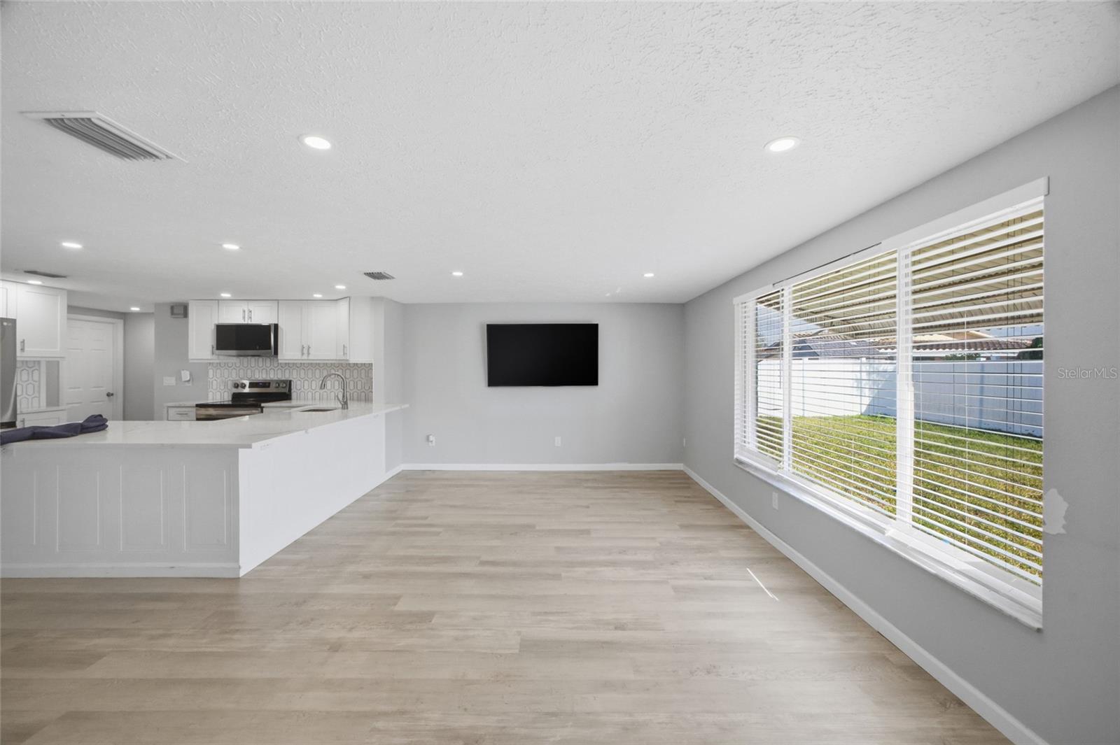 FLOR-A-MAR - Residential