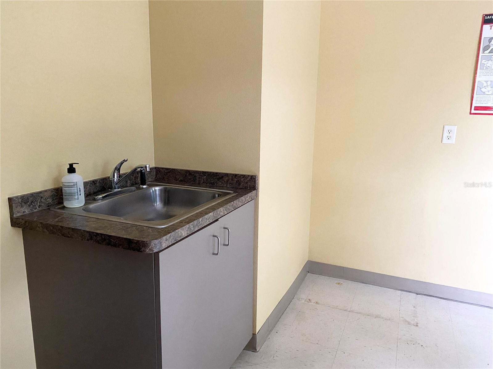 VILLAGES OF SUMTER - Commercial Lease