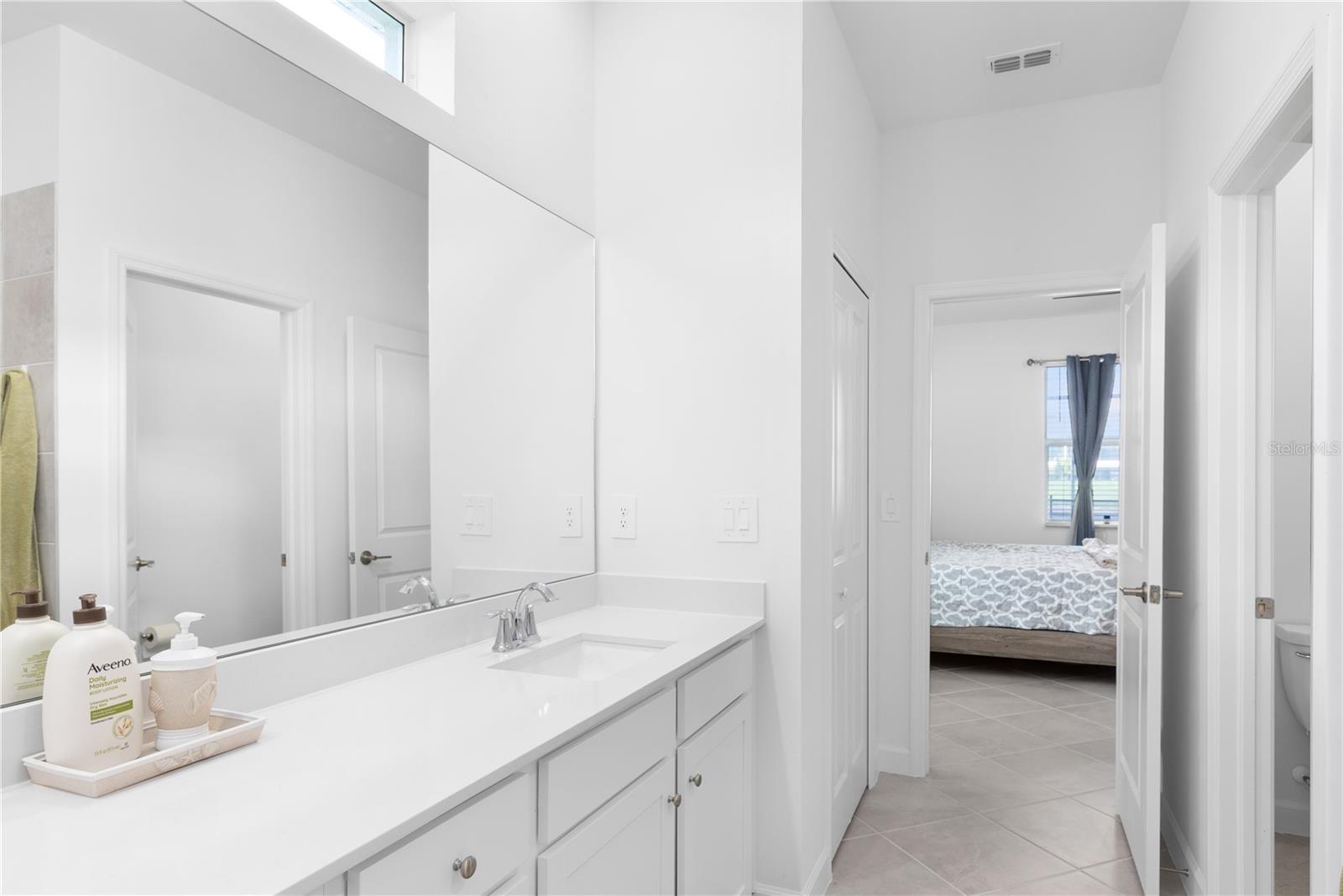 IBIS LNDG - Residential