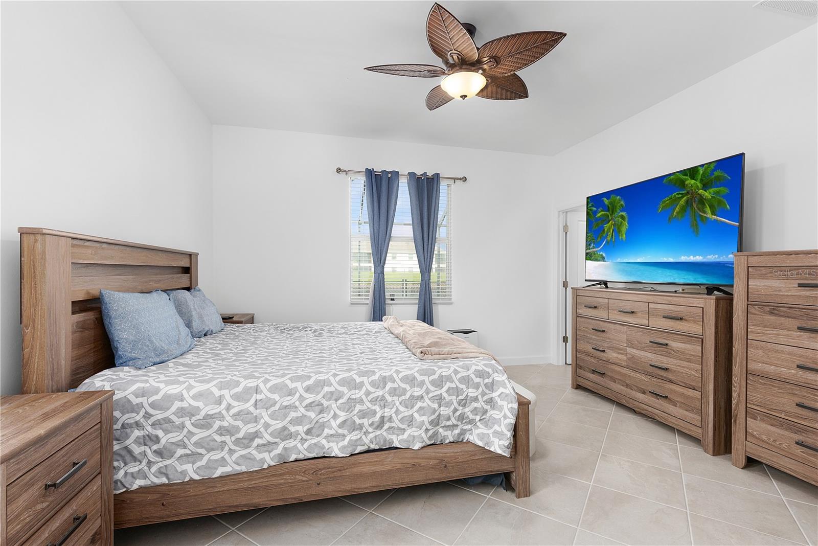 IBIS LNDG - Residential