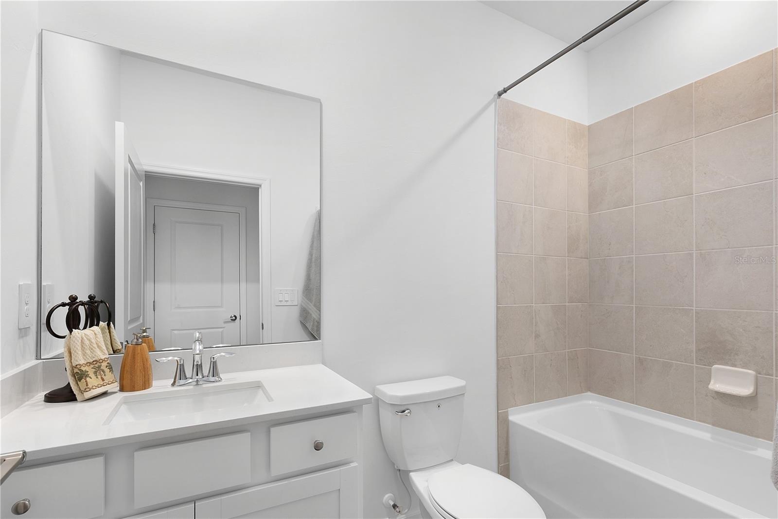 IBIS LNDG - Residential