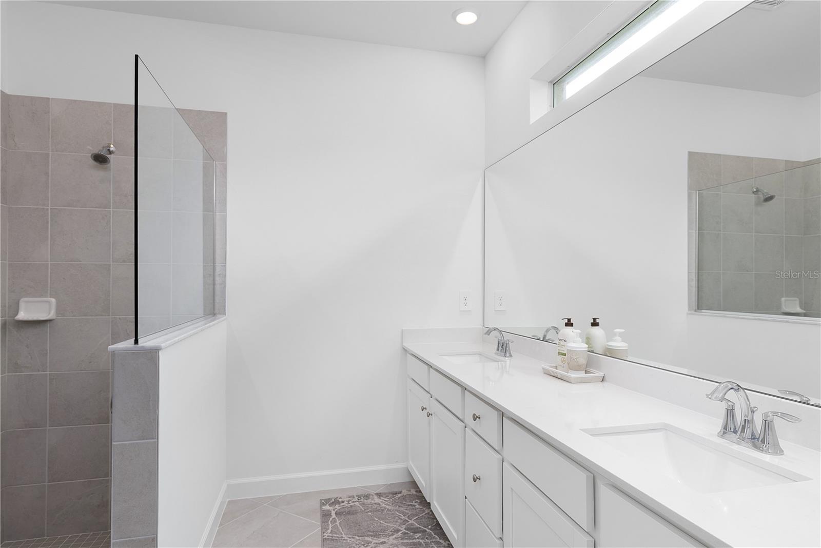 IBIS LNDG - Residential