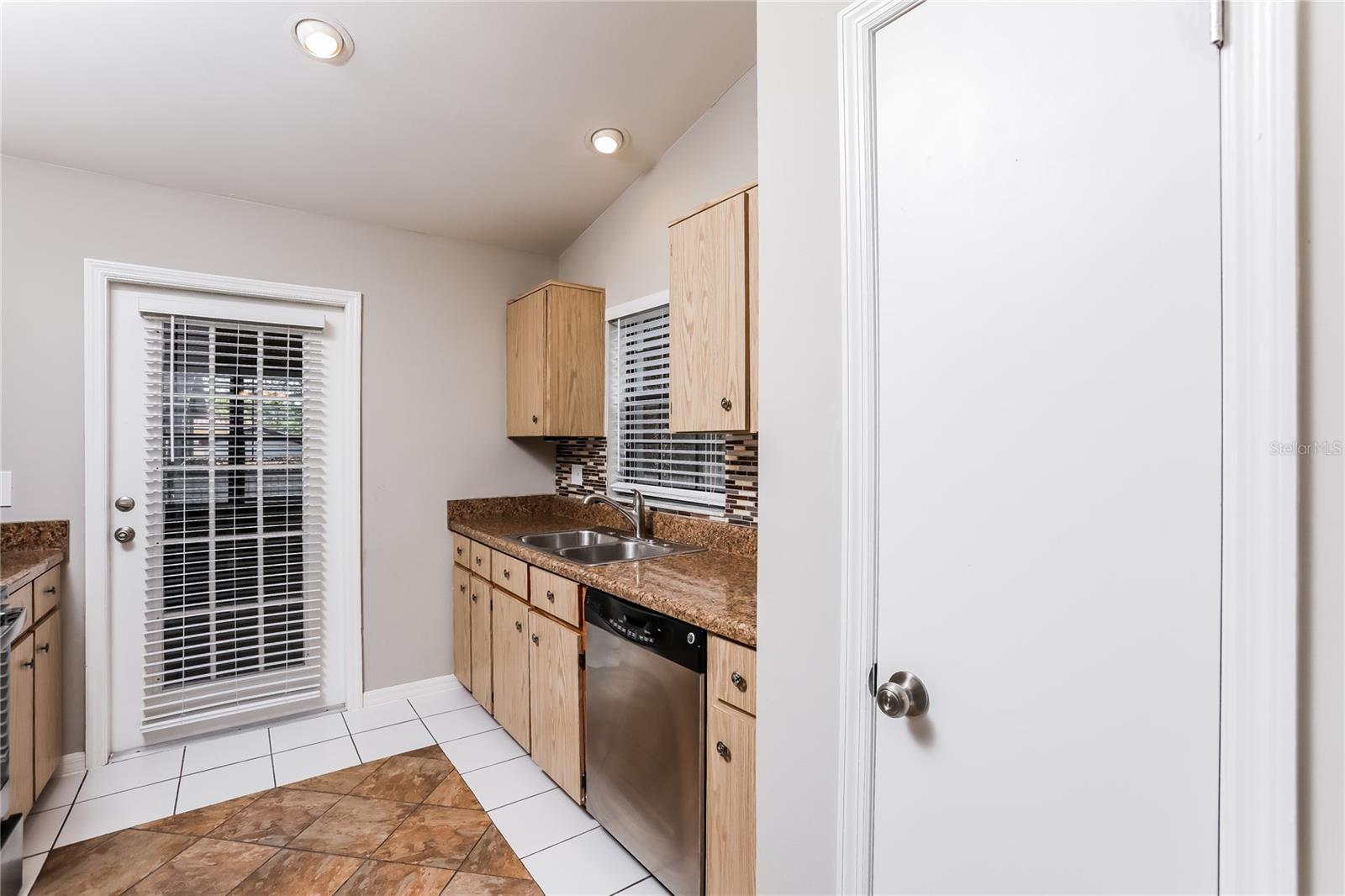 PLANTATION ESTATES UNIT 22 - Residential Lease