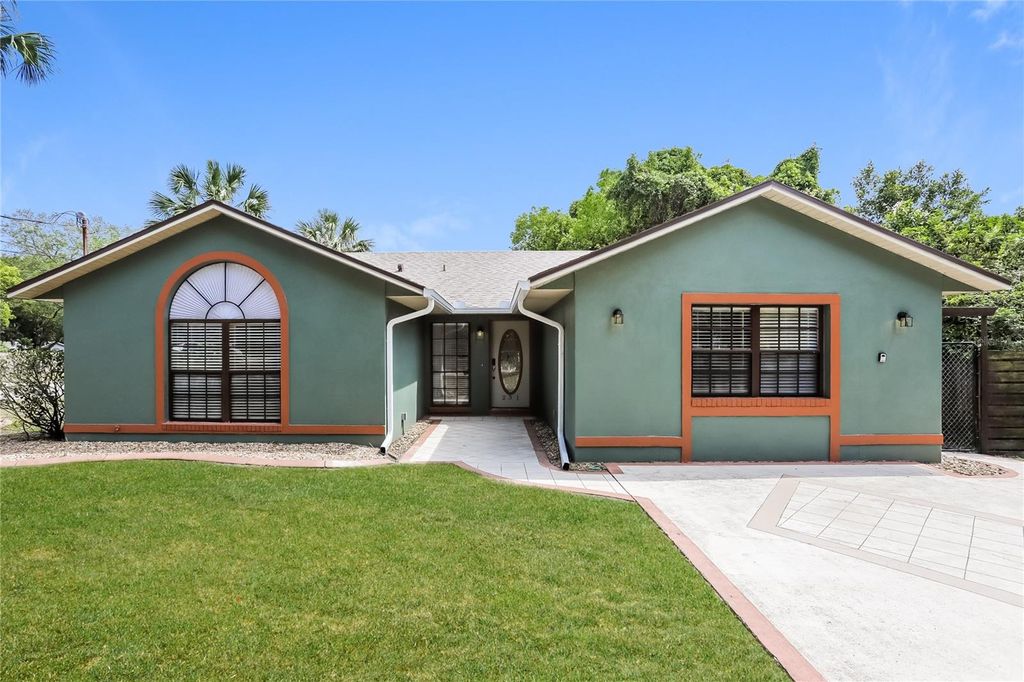 Photo of 231 Lago Vista Street, Debary, FL 32713 (MLS # O6341039)