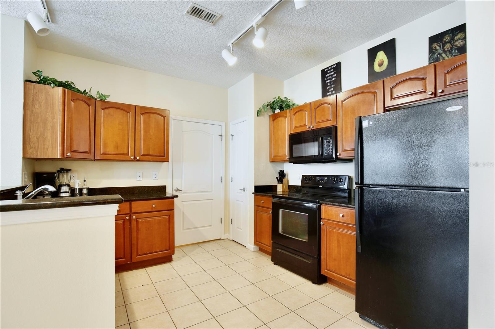 5255 CANE ISLAND LOOP 204