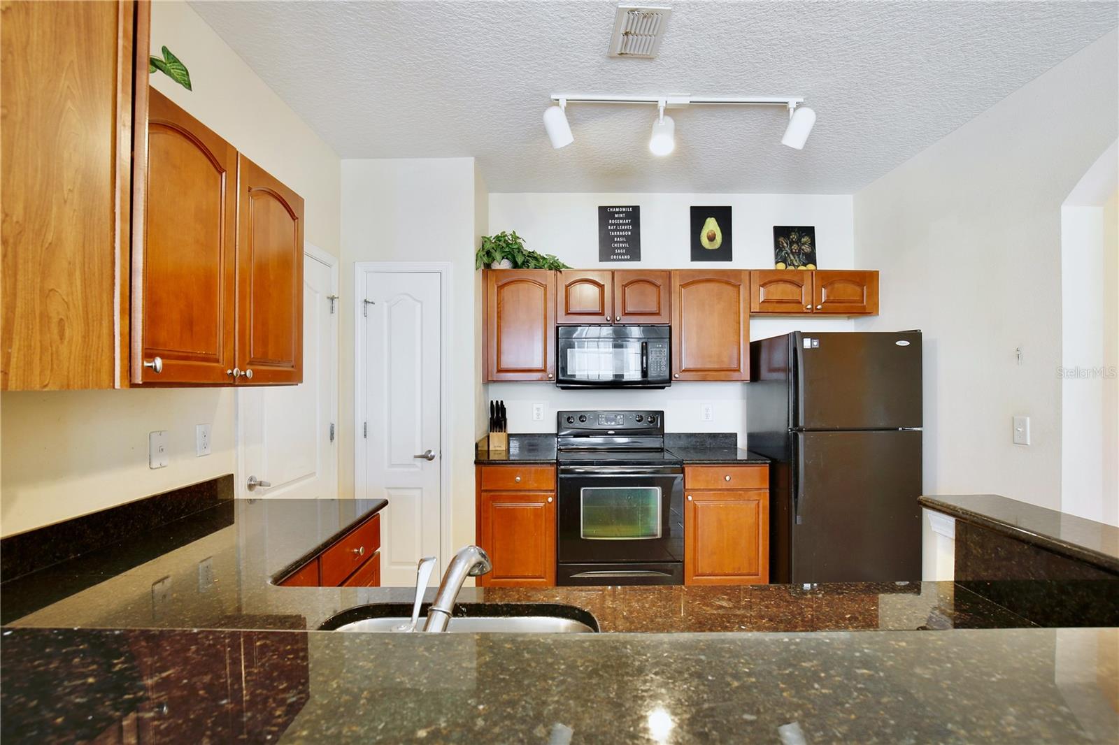 5255 CANE ISLAND LOOP 204