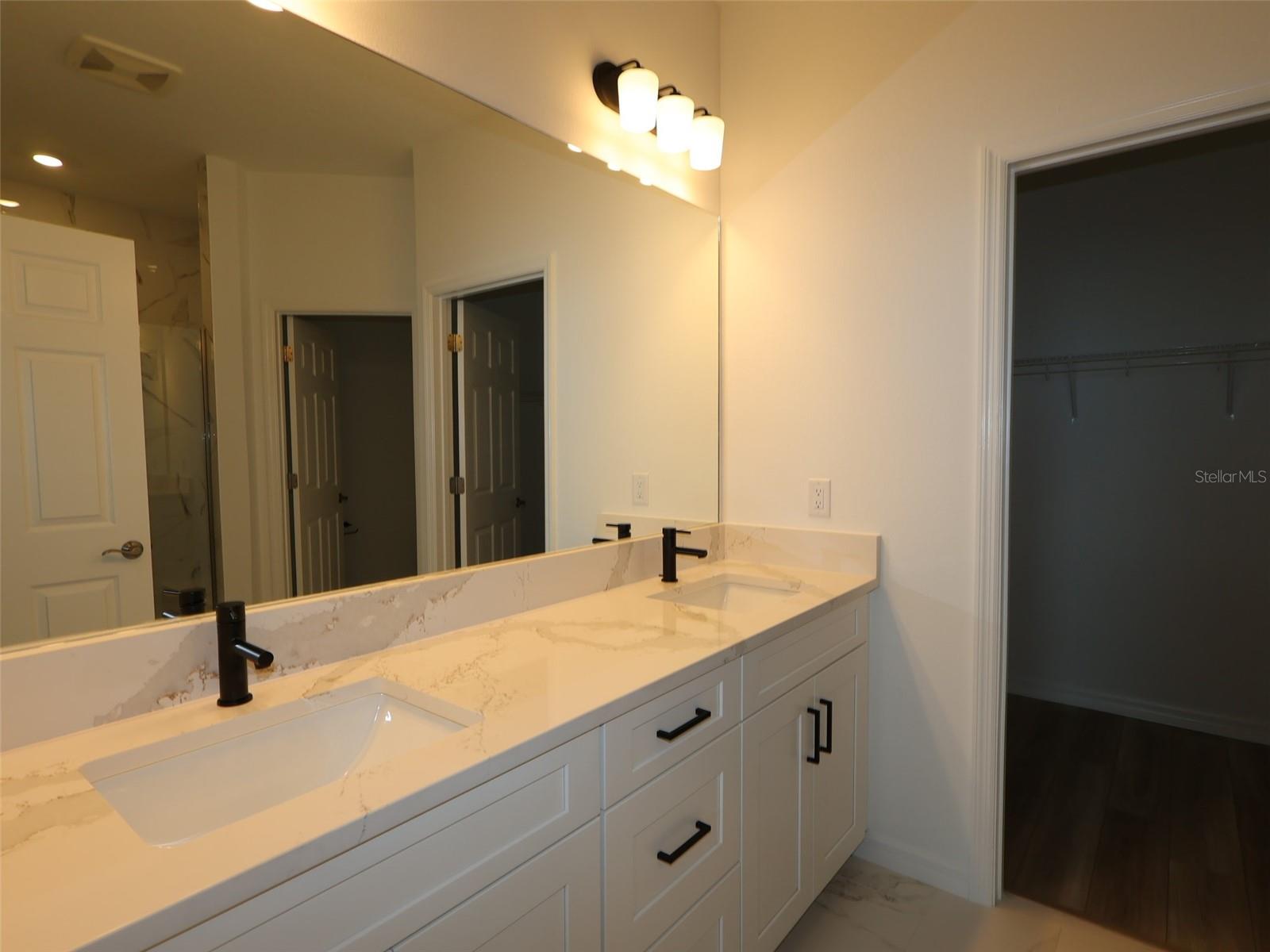 SWEETWATER VILLAS AT LAKEWOOD RANCH - Residential