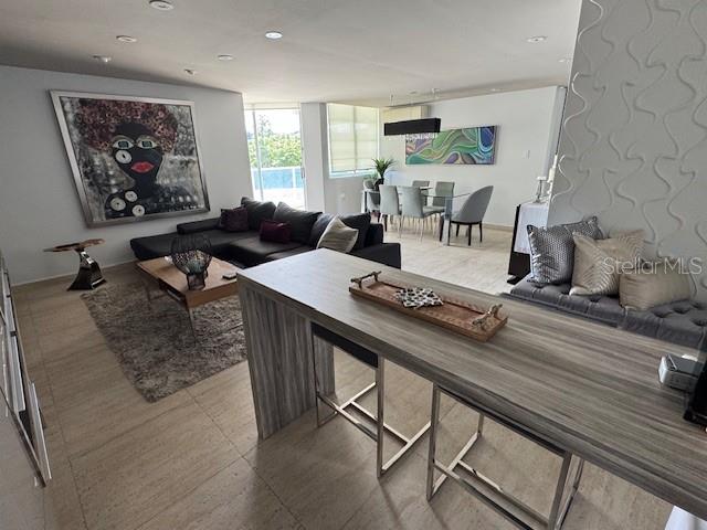 1386 AVE. SAN IGNACIO 611