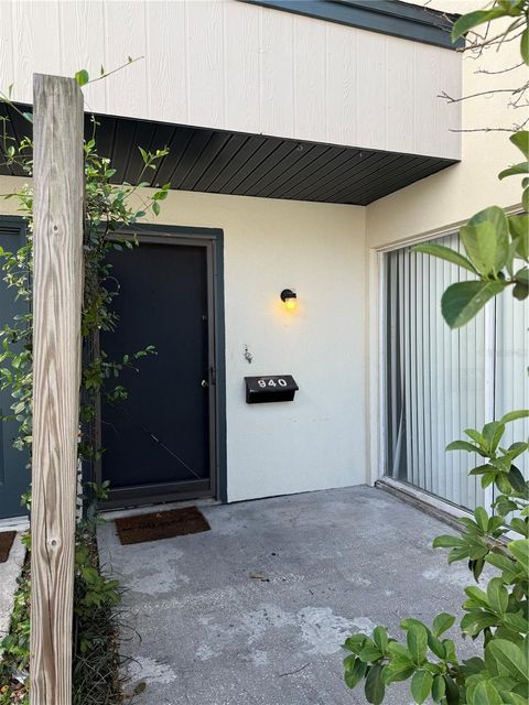 940 BYRON COURT 17c SARASOTA FL 34243