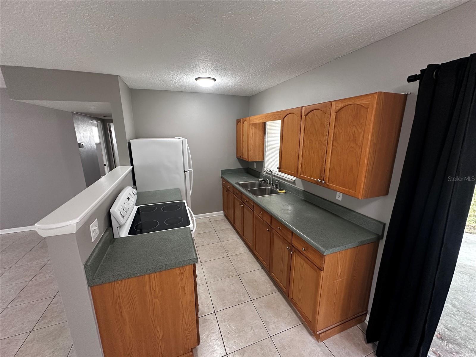 PEACH LAKE MANOR - Residential Lease