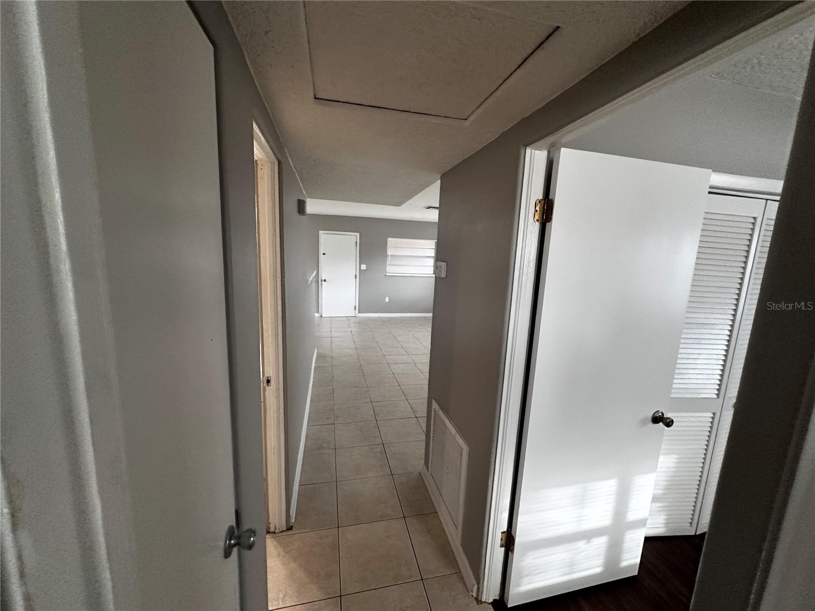 PEACH LAKE MANOR - Residential Lease