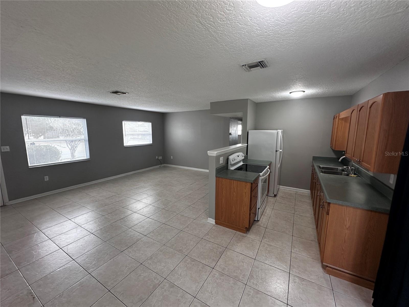 PEACH LAKE MANOR - Residential Lease