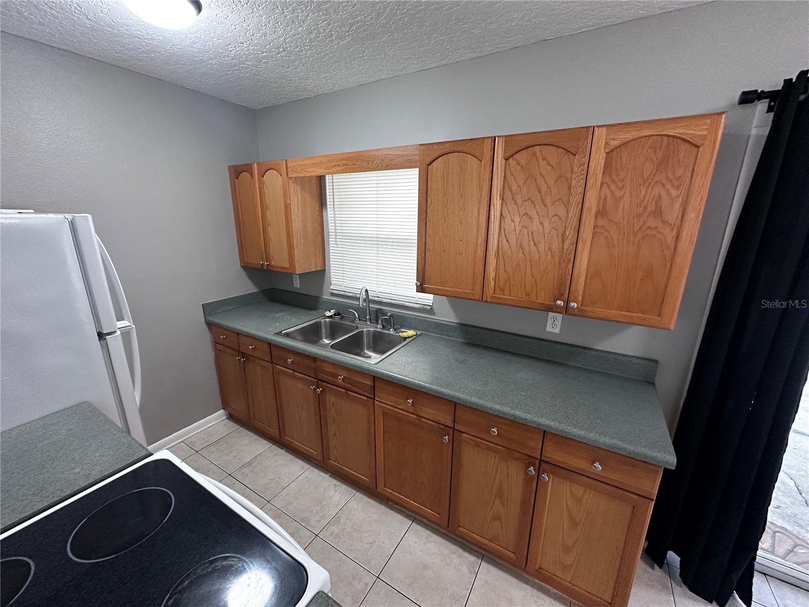 PEACH LAKE MANOR - Residential Lease