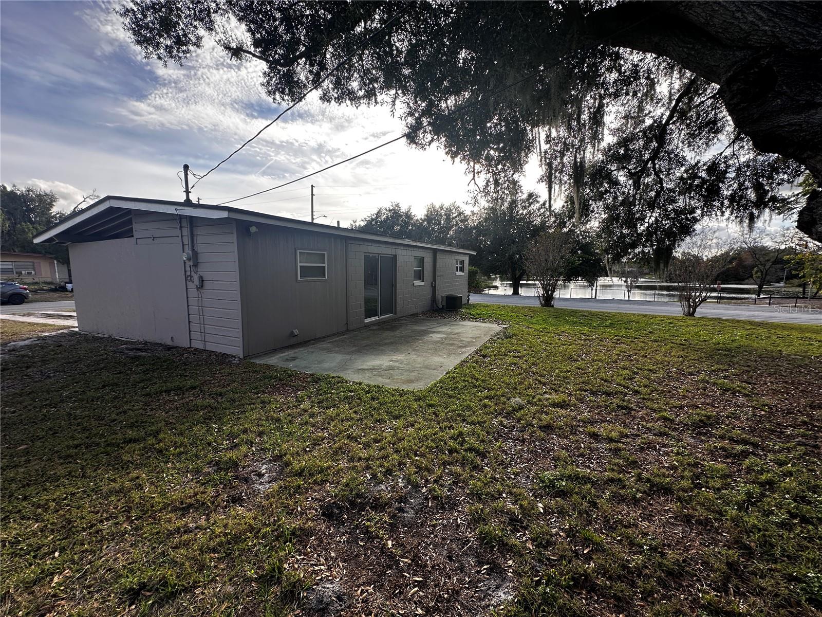 PEACH LAKE MANOR - Residential Lease