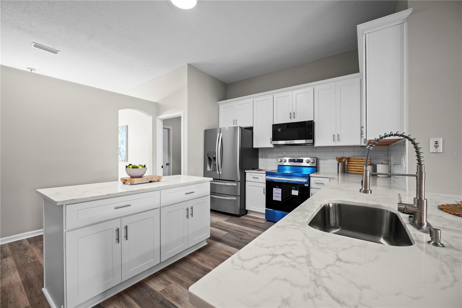 4048 EDGELAND TRAIL