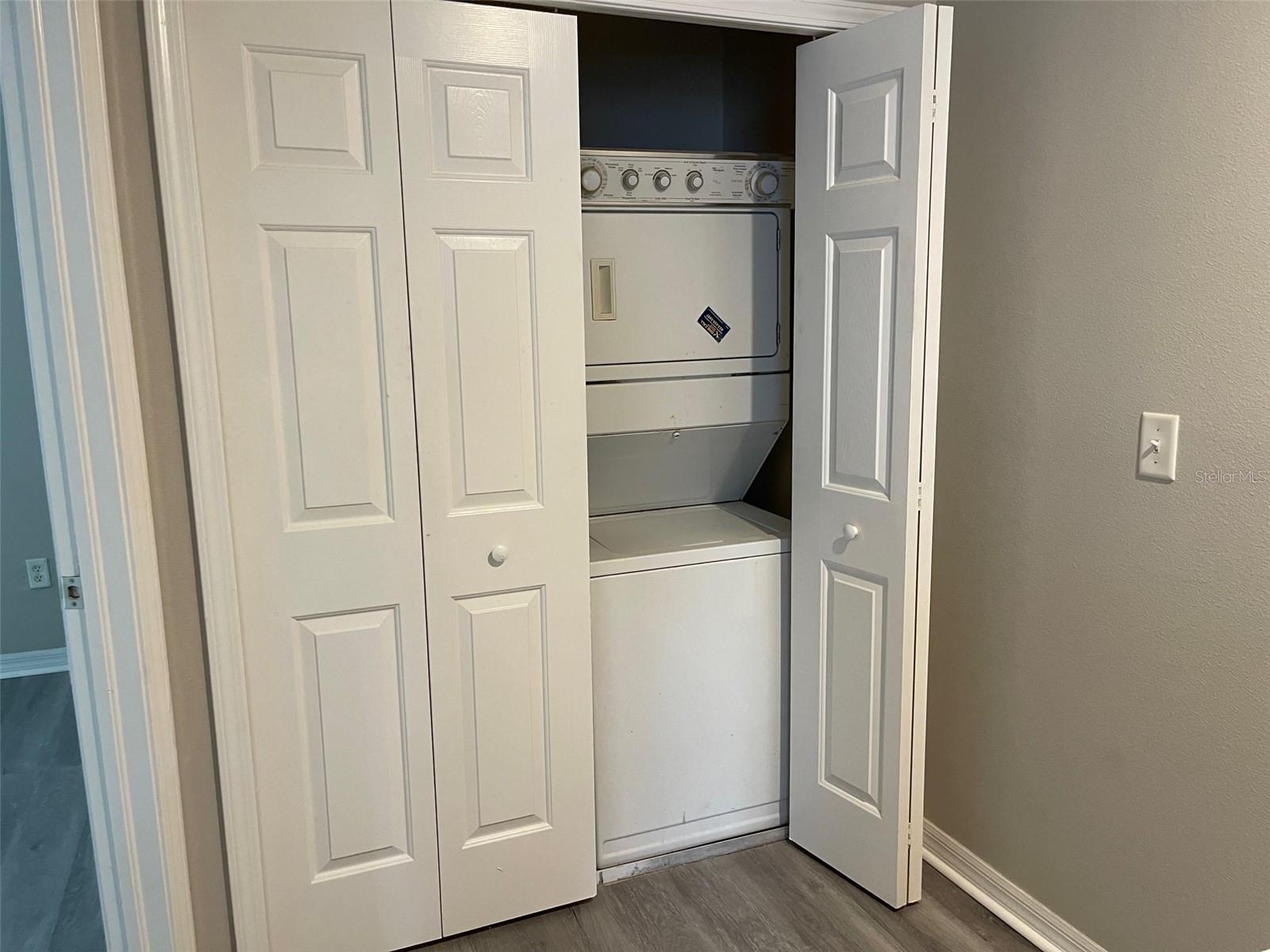 NEW TWNHMS OF LAKEVIEW VILL - Residential Lease