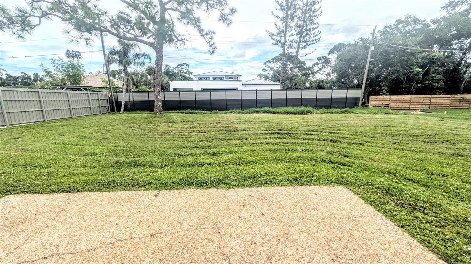 PINE SHORES EST 4TH ADD - Residential Lease
