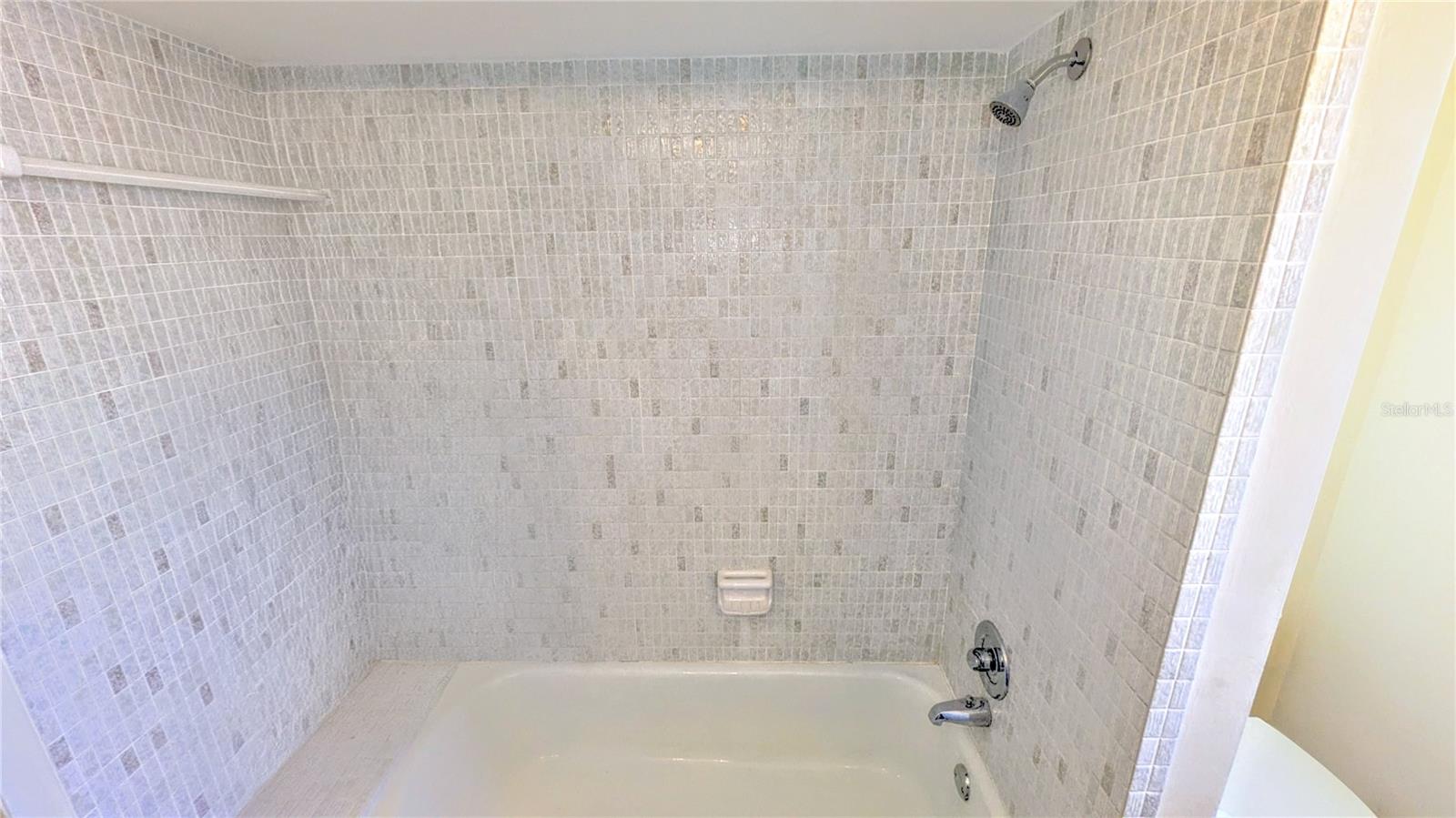 PINE SHORES EST 4TH ADD - Residential Lease