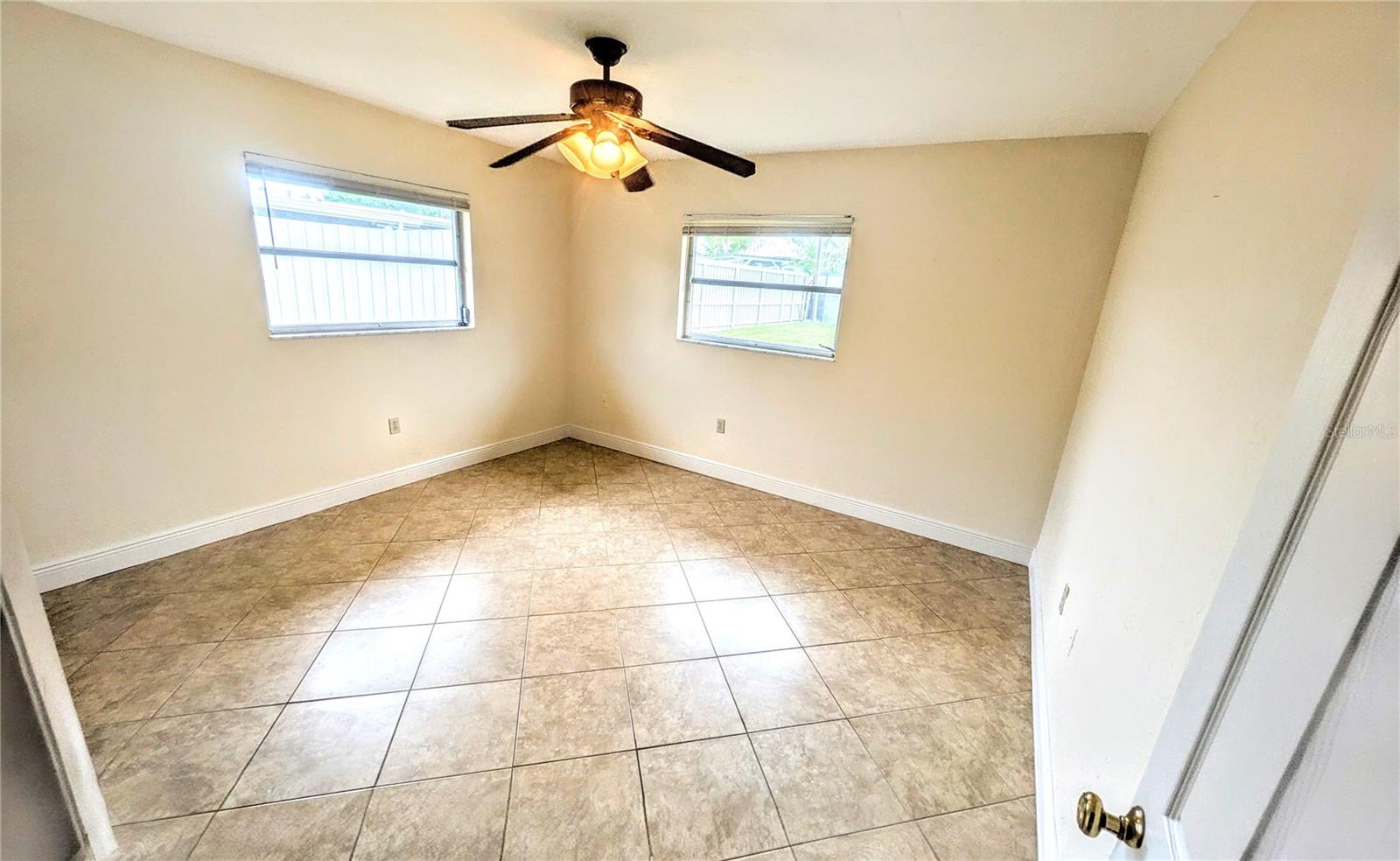 PINE SHORES EST 4TH ADD - Residential Lease