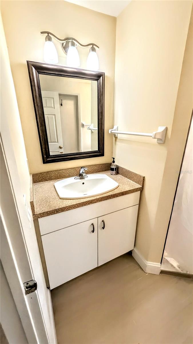 PINE SHORES EST 4TH ADD - Residential Lease