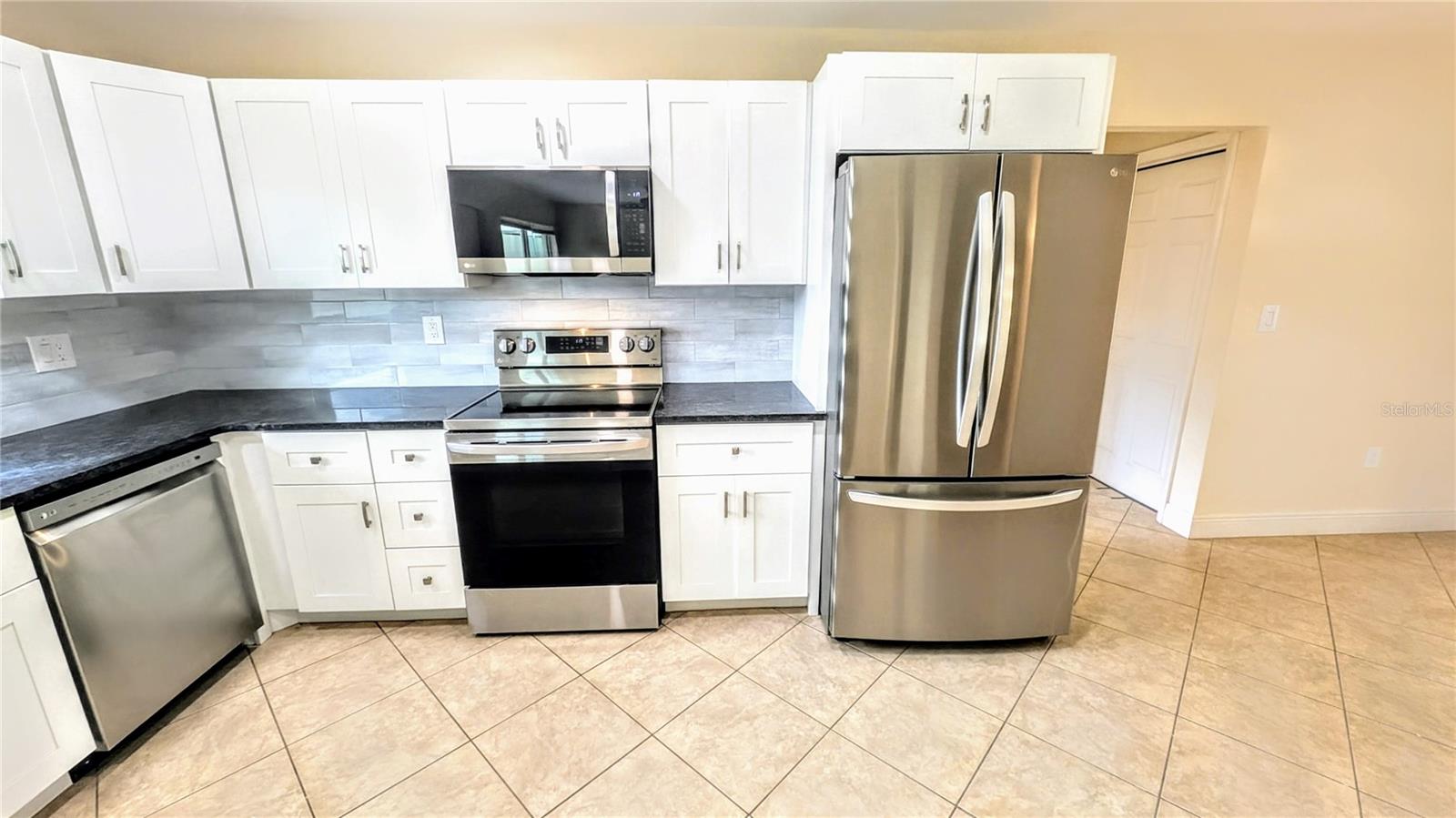PINE SHORES EST 4TH ADD - Residential Lease