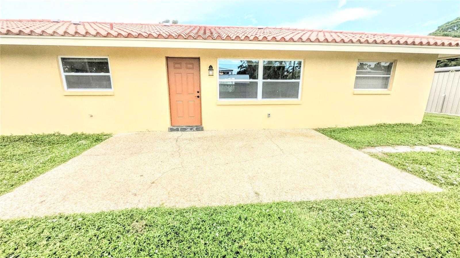 PINE SHORES EST 4TH ADD - Residential Lease